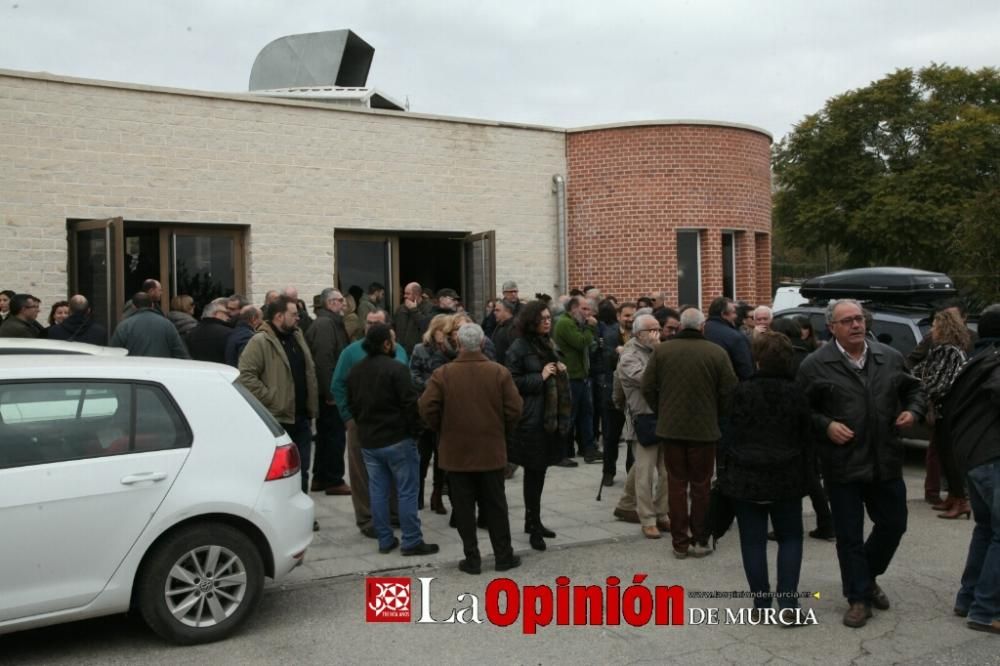 Familiares y amigos dan el último adiós a José Antonio Pujante en el tanatorio Lázaro de Lorca