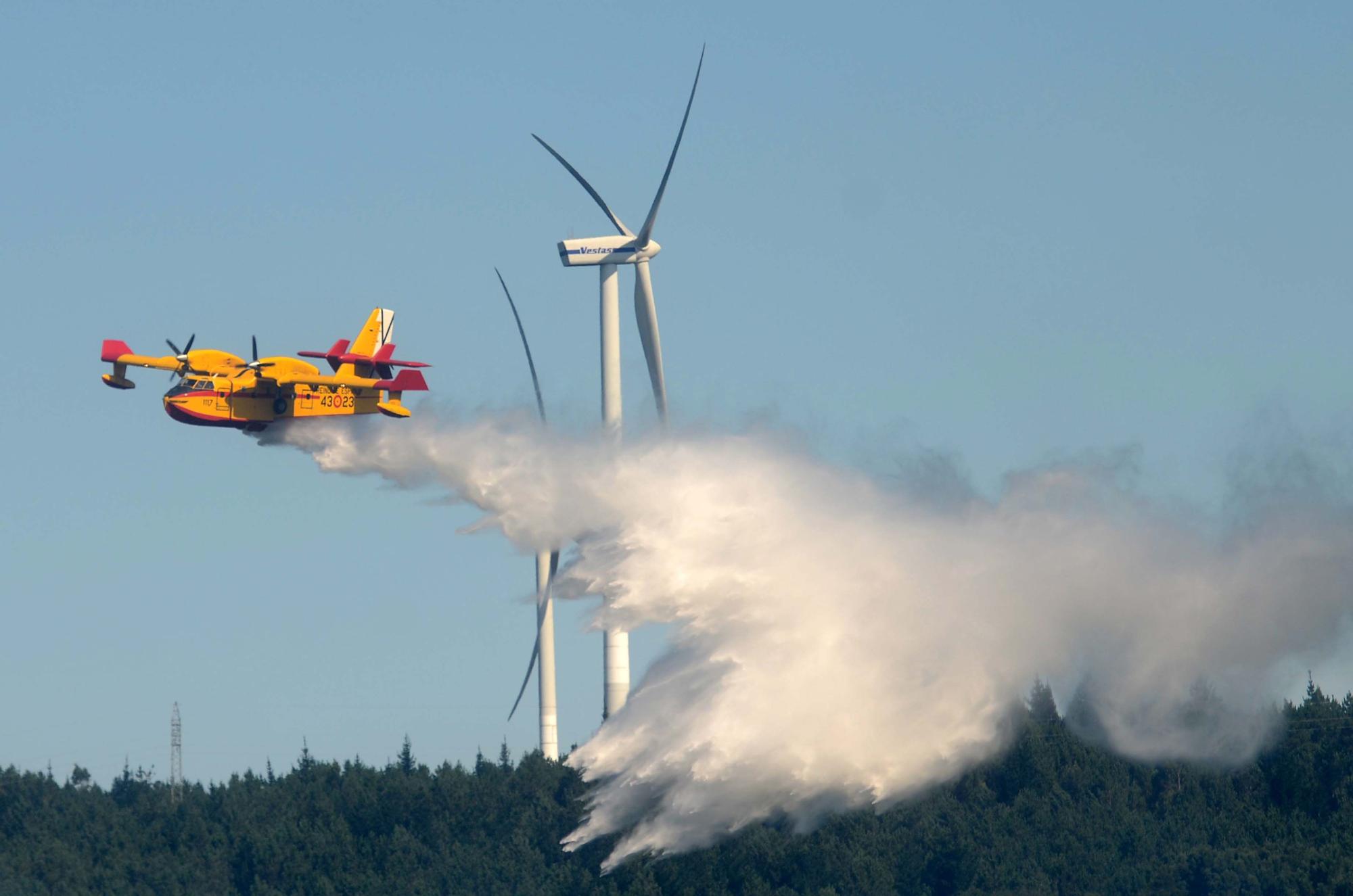 Jornada de humo y cenizas en Arousa con hasta cuatro focos activos