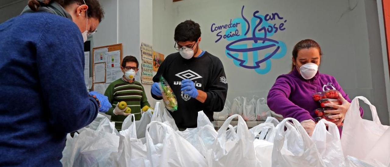 Los comedores sociales se reinventan para evitar el cierre