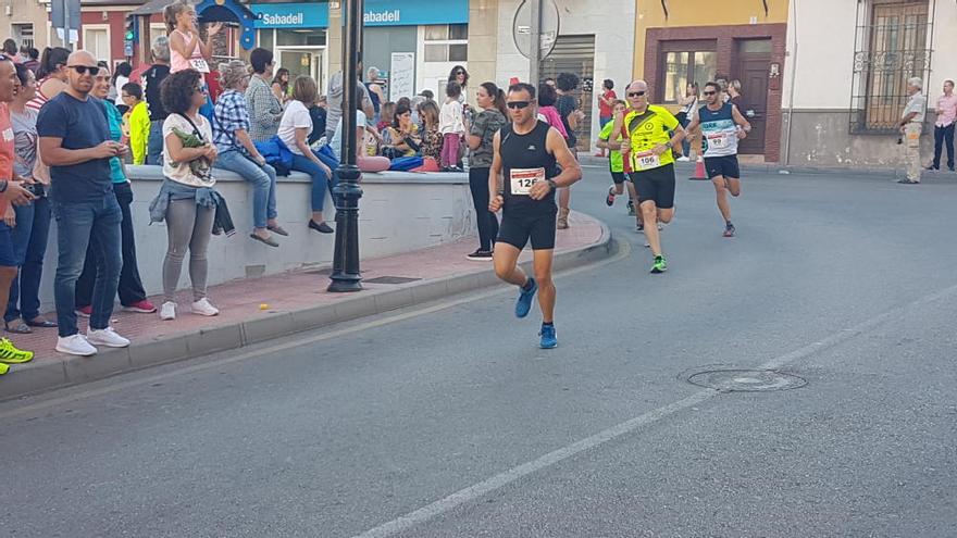 La VII Carrera Popular y el &quot;Maratonsico&quot; llenan de color San Miguel de Salinas