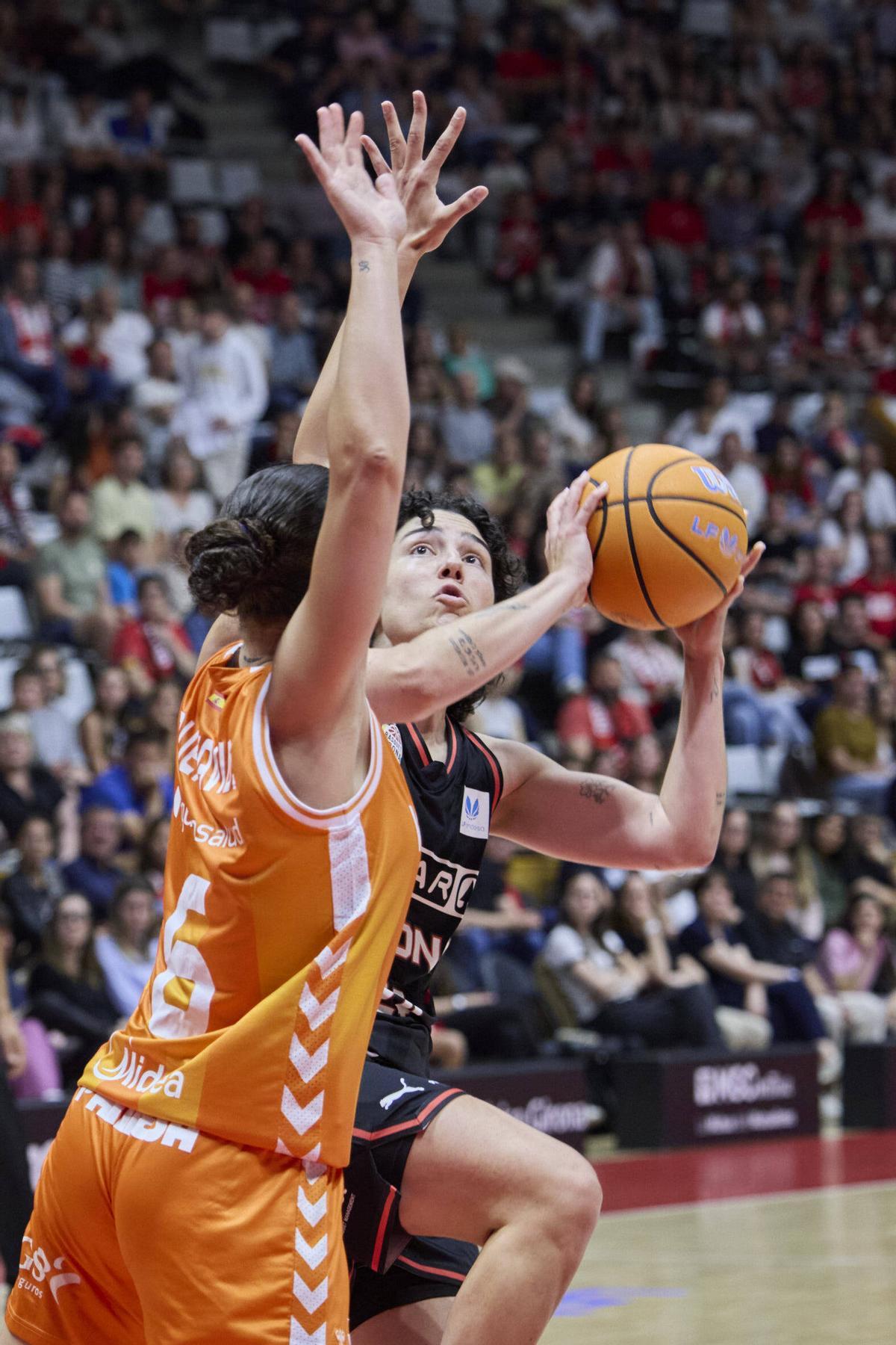 Les imatges del partit de tornada de la semifinal del play-off entre l'Spar Girona i el València