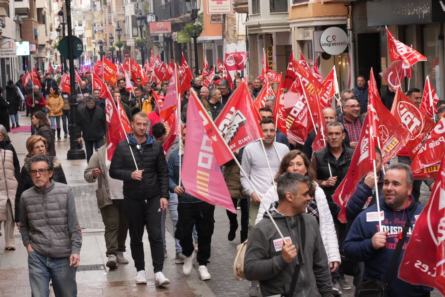 Tensa manifestación de los sindicatos por el convenio de la cerámica