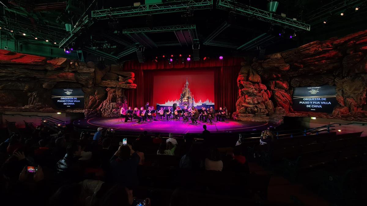 La Orquesta de Pulso y Púa de Chiva en Disneyland Paris