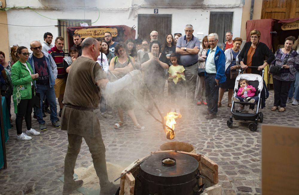 El mercado medieval da inicio a los actos por el 9 d'Octubre en Sagunt.