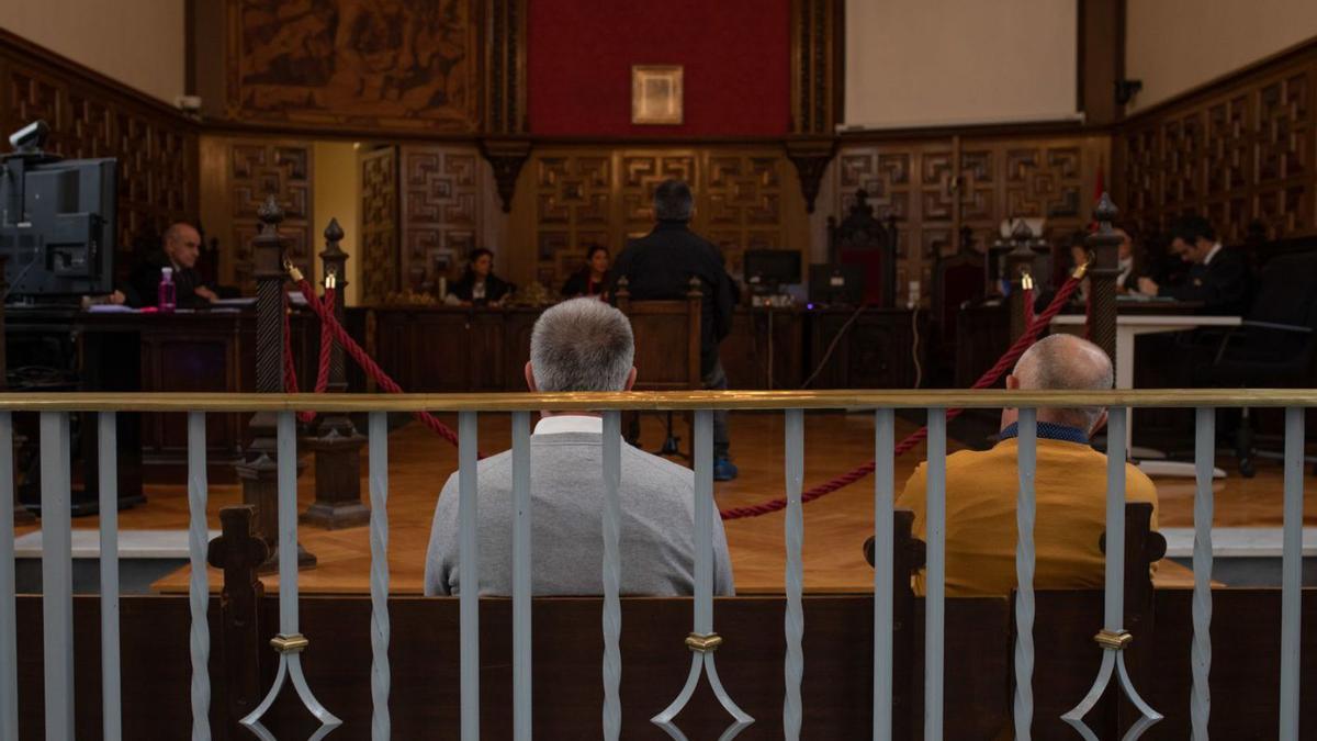 Un trabajador de UTE Rionegro testifica en el juicio de la Audiencia contra dos acusados.