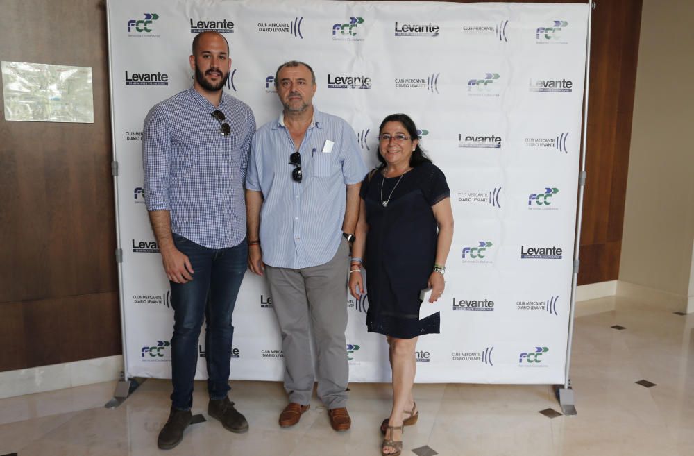 Asistentes a la conferencia patrocinada por Levante-EMV y FCC