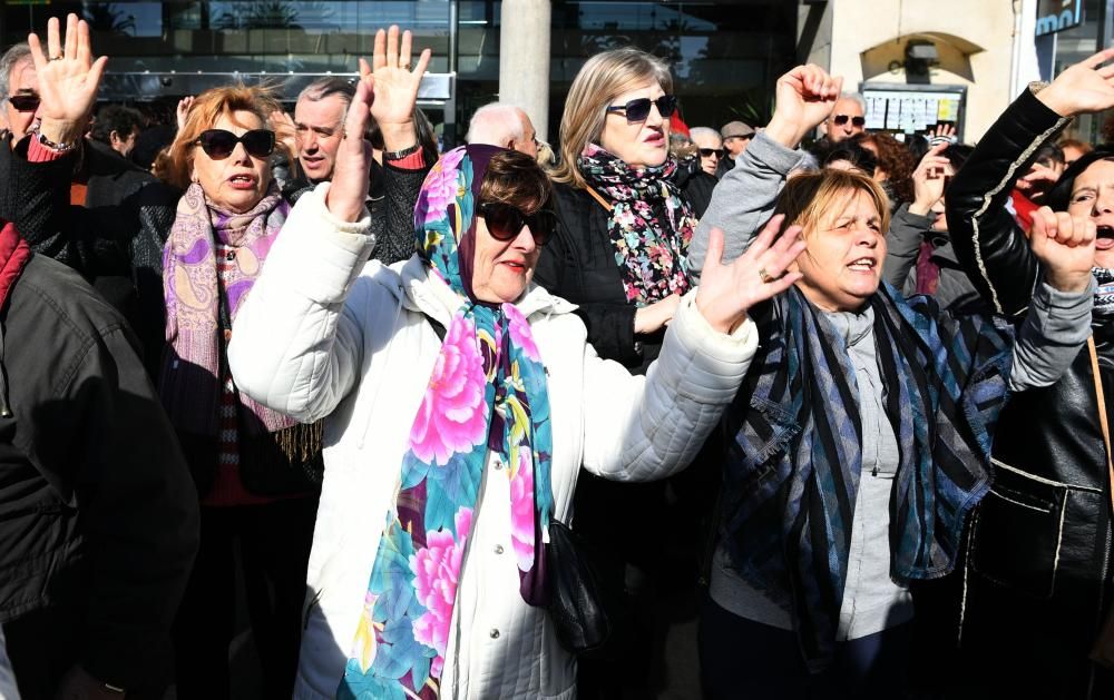 Jubilados y pensionistas salen a la calle para reivindicar y defender la viabilidad del sistema público de pensiones, ante la pérdida de poder adquisitivo.