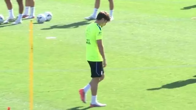 Un cabizbajo Julián Ávarez sigue entrenando con el Atlético
