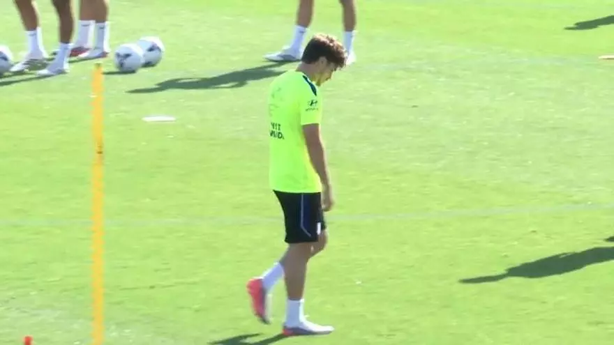 Un cabizbajo Julián Ávarez sigue entrenando con el Atlético