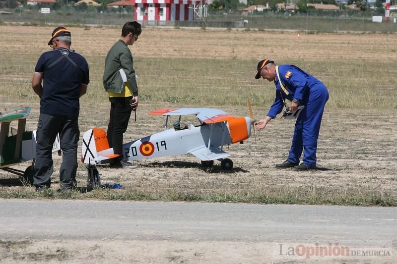 Exhibición de paracaidismo en la Base Aérea de Alcantarilla