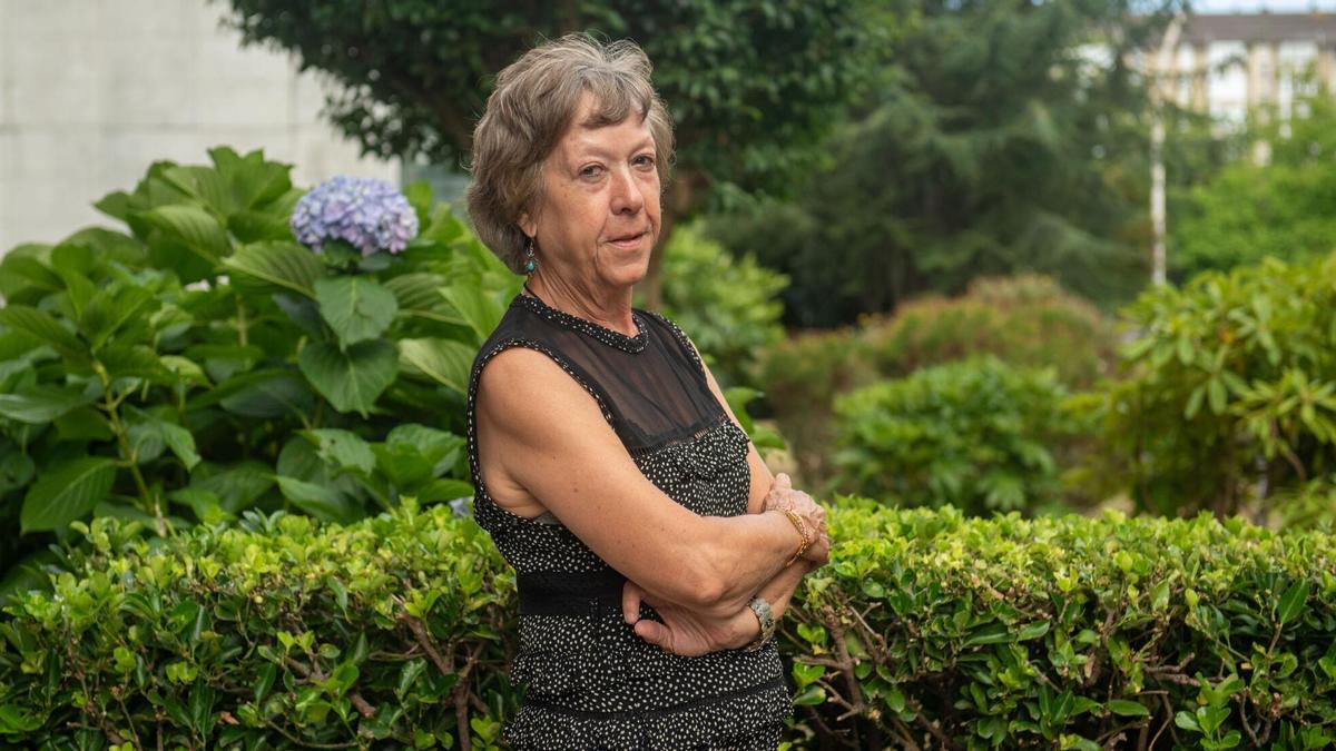 Elisa González (70 años), una de las muchas voluntarias jubiladas de las organizaciones de A Coruña: «Tenía ganas y me pareció la oportunidad perfecta para ayudar»