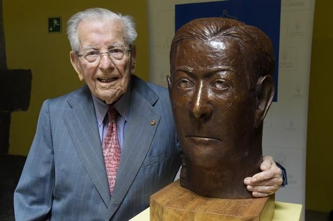 Inauguración de un busto de Antonio Bethencourt ...