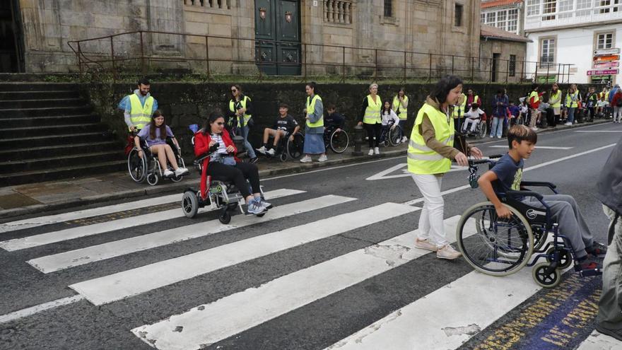 Alumnos do IES Rosalía de Castro na ruta en cadeira de rodas