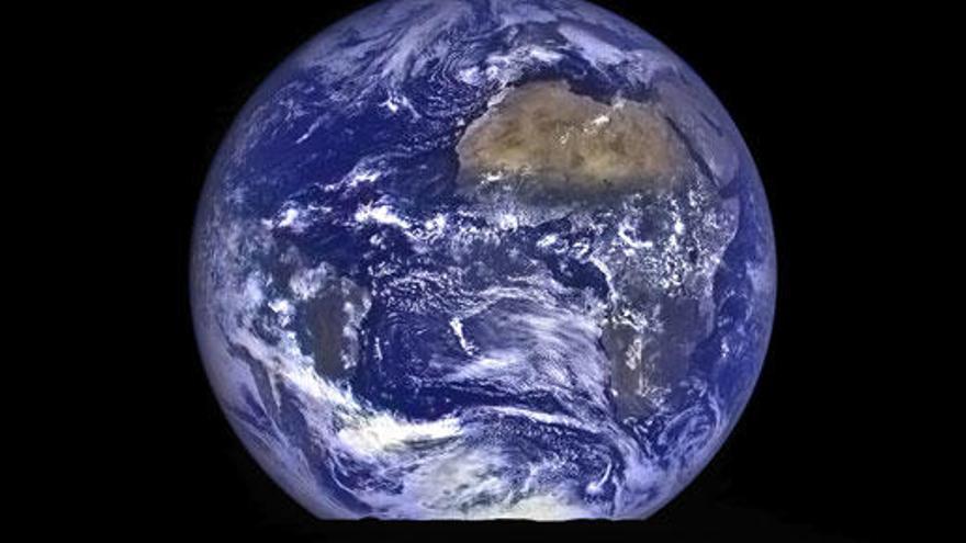 La impresionante imagen de la Tierra desde la Luna.