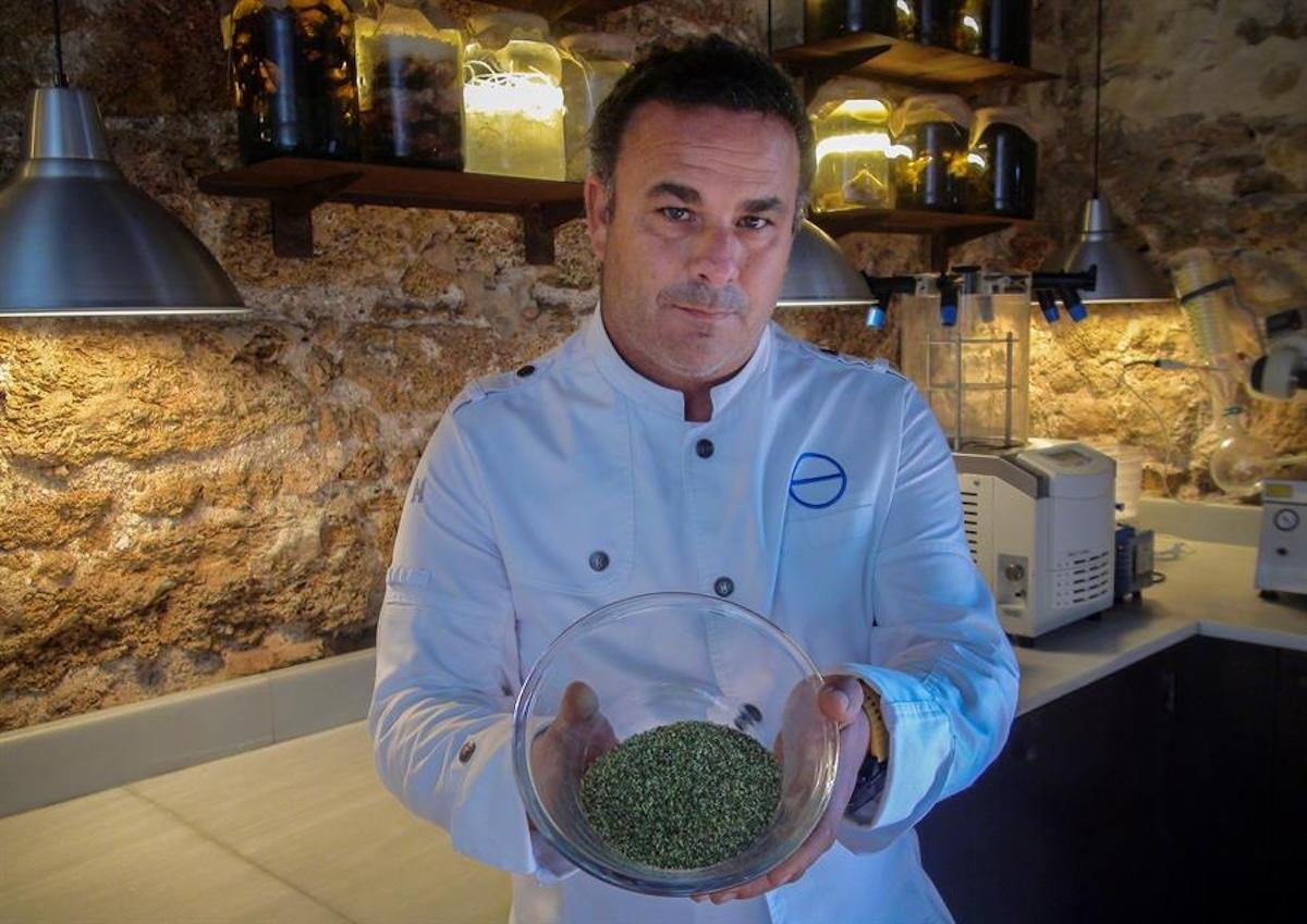 El "chef del mar", Ángel León, en 2021, cuando dio a conocer la Zostera marina para uso gastronómico.