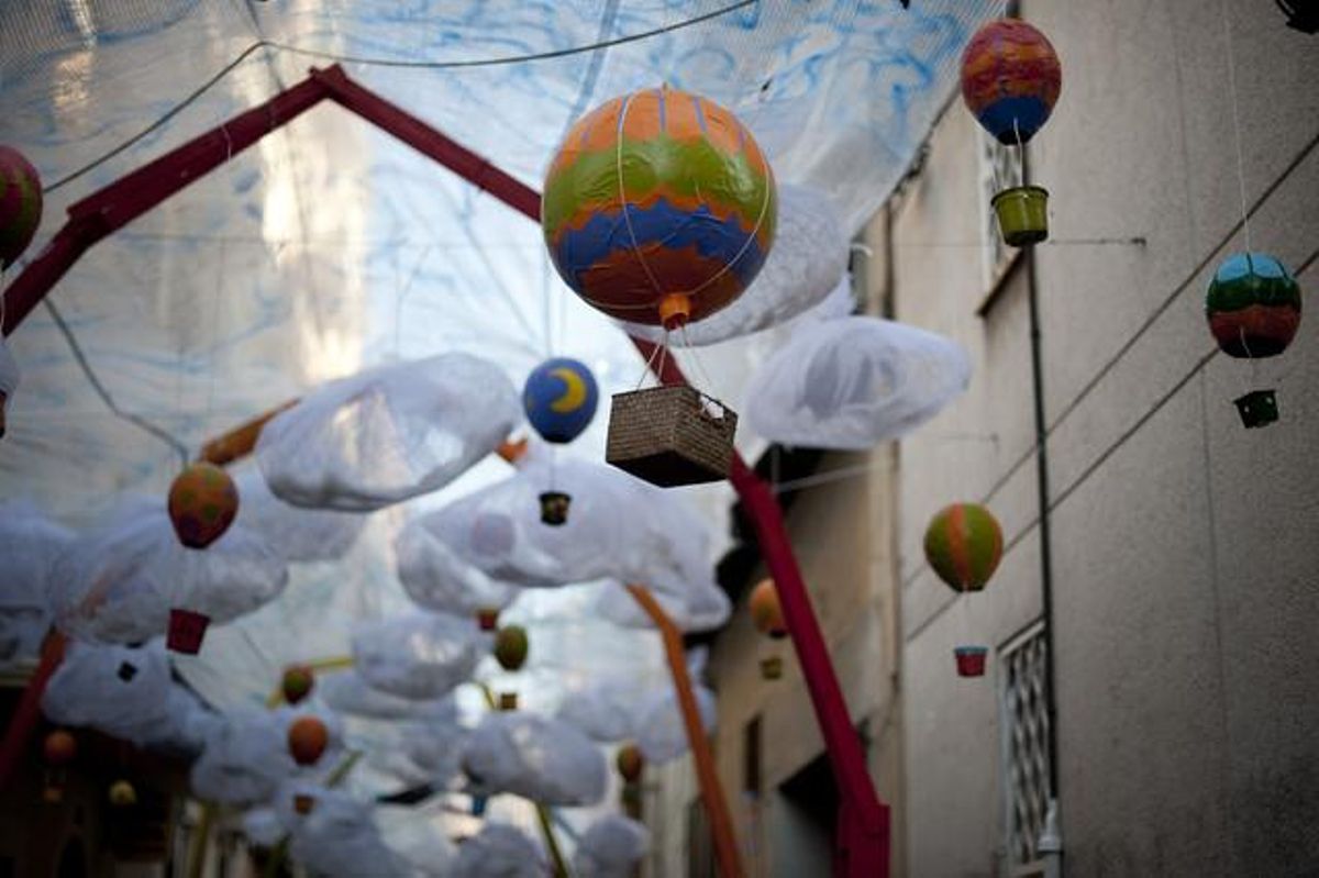 El sol y la luna lucen juntos en la calle de Ciudad Real.