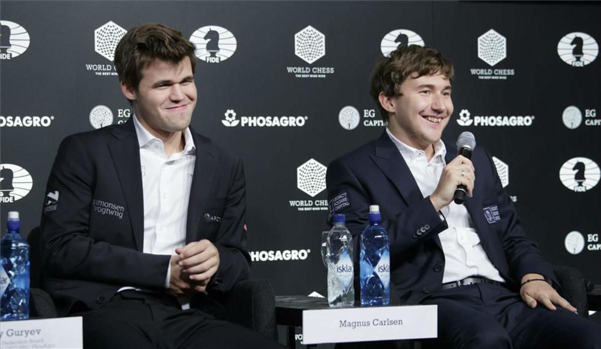 los-ajedrecistas-magnus-carlsen-izquierda-y-el-ruso-sergey-karjakin