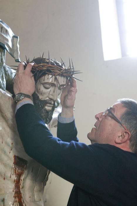 Los preparativos del Cristo del Amparo