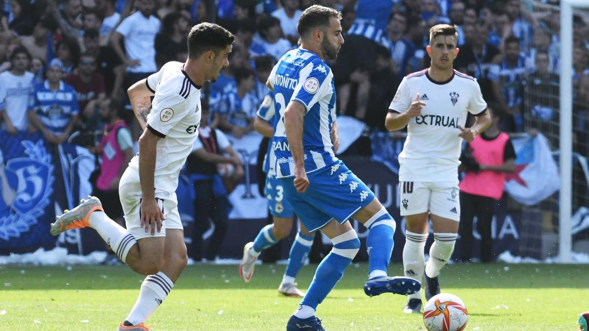 Antoñito, ayer, en una jugada en el partido contra el Albacete