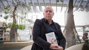 Juan Francisco Ferré, con el libro ‘Todas las hijas de la casa de mi padre’ en el puerto