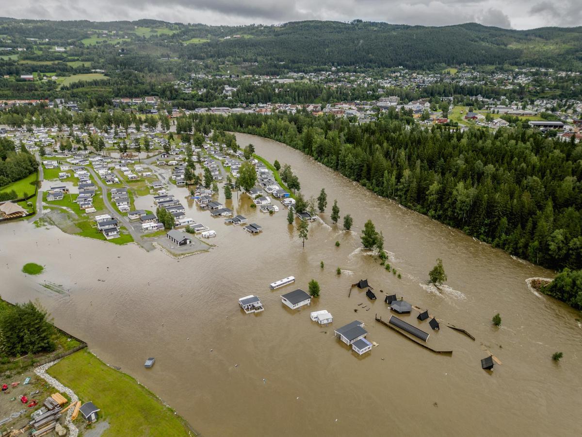 Dokka (Norway), 09/08/2023.- Flood water at the Dokka camping after the Dokka River overflowed its banks in Dokka, Norway, 09 August 2023. Extreme weather 'Hans' has hit Eastern Norway with heavy rain and the Meteorological Institute has issued a red warning for very heavy rain, floods and landslides in Viken north of Oslo, the interior and parts of Trondelag. (Inundaciones, deslizamiento de tierras, Noruega) EFE/EPA/Stian Lysberg Solum NORWAY OUT. NORWAY OUT