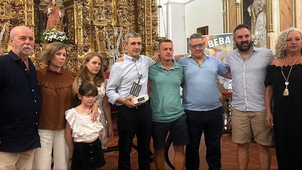 Alberto Cumplido rodeado de familiares y compañeros
