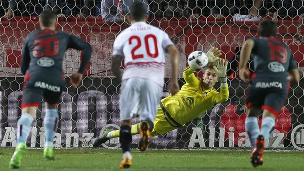 Momento en el que Rubén le detiene el penalti a Gameiro