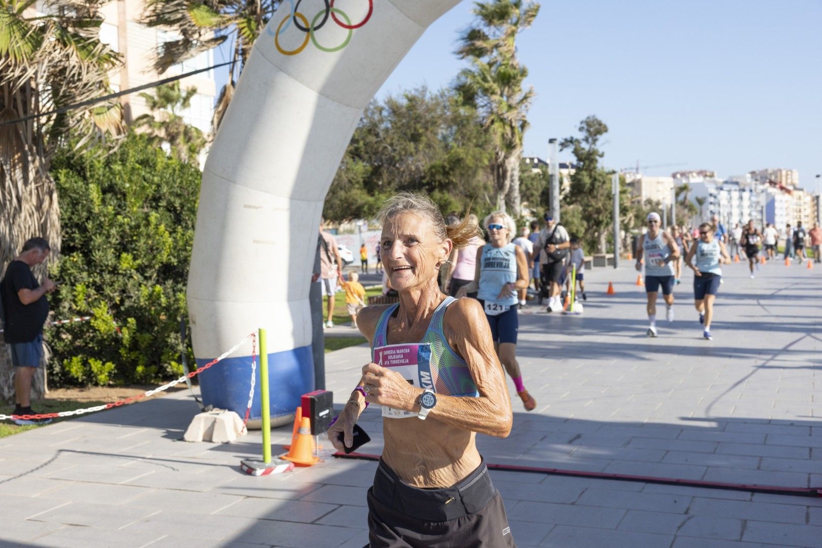 Así fue en imágenes una nueva edición de la carrera solidaria de AFA Torrevieja