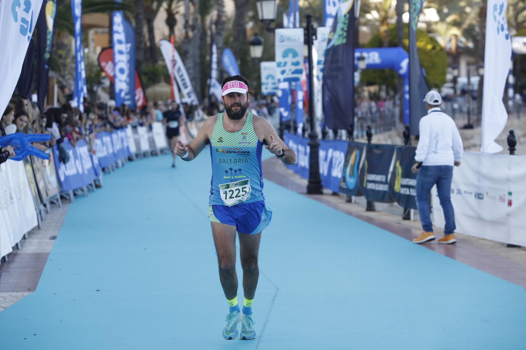 Búscate en nuestra galería de fotos del Santa Eulària Ibiza Marathon