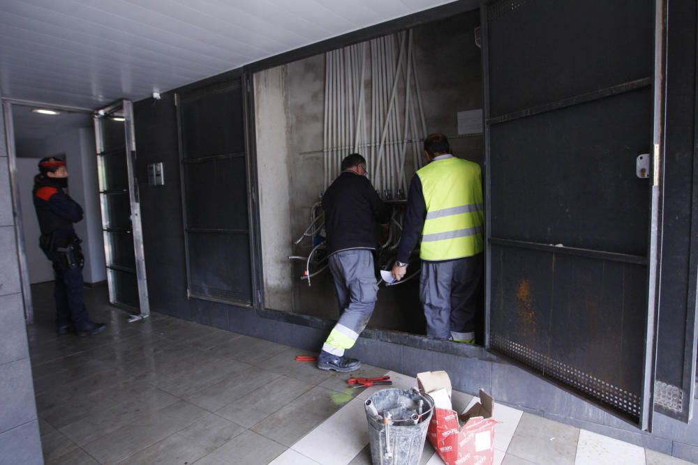 Operació policial en un bloc ocupat a Calonge