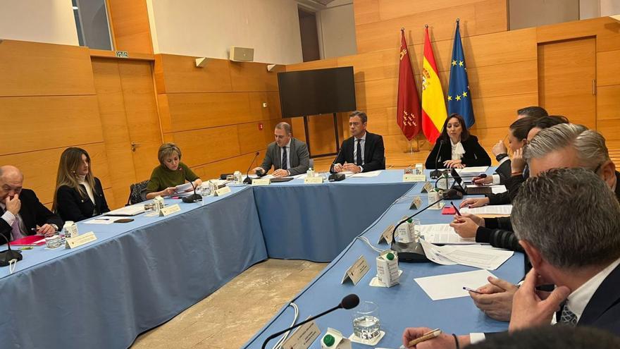 Marcos Ortuño presidió ayer la reunión del Consejero Regional de Cooperación Local. | CARM