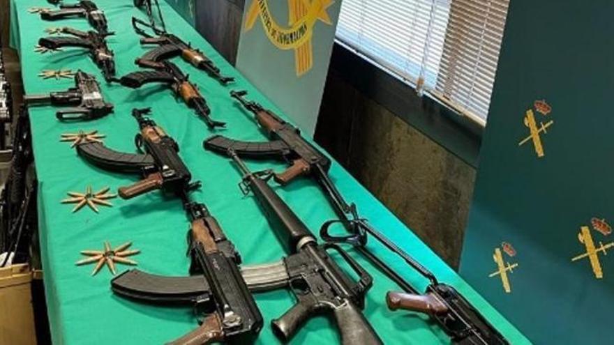 Tres detenidos tras intervenir en Málaga un arsenal de armas del narcotráfico