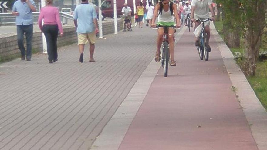 El carril bici a la altura del paseo de Baiona.