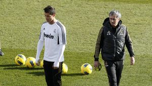 El técnico del Real Madrid José Mourinho, en una imagen de archivo junto a José Mourinho