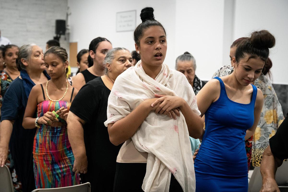 Assemblée bajo techo en el barrio de Sant Jaume.