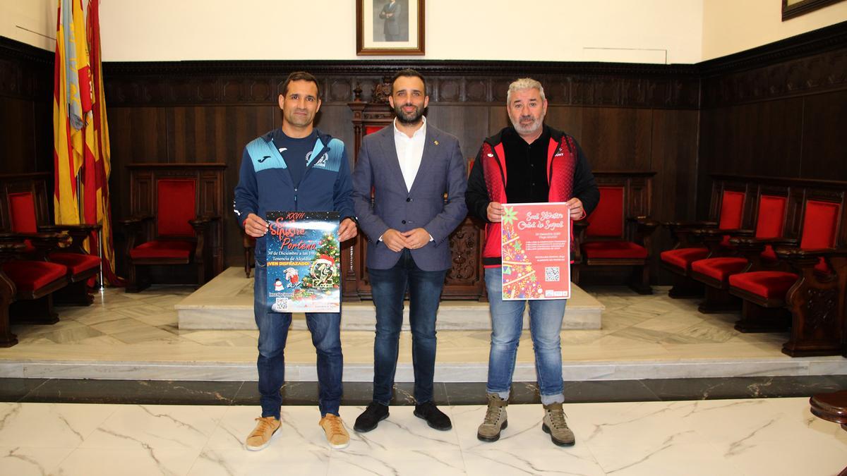 El alcalde con los dos presidentes de los clubs.