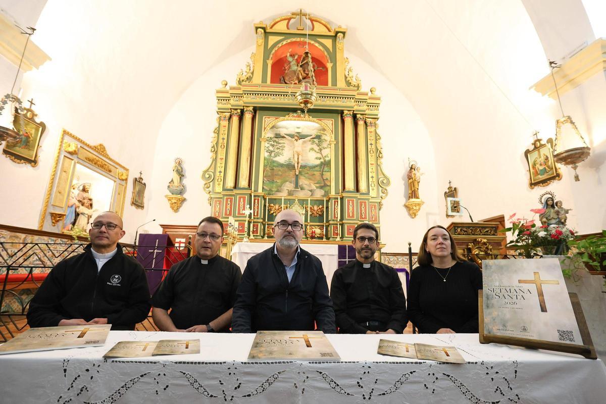 El alcade de San José, Vicent Roig; la consejala de Fiestas, Isabel Castellar y los párracos Jaiver de Sant Jordi, Llacer de Sant Josep y Sergio de Sant Agustí