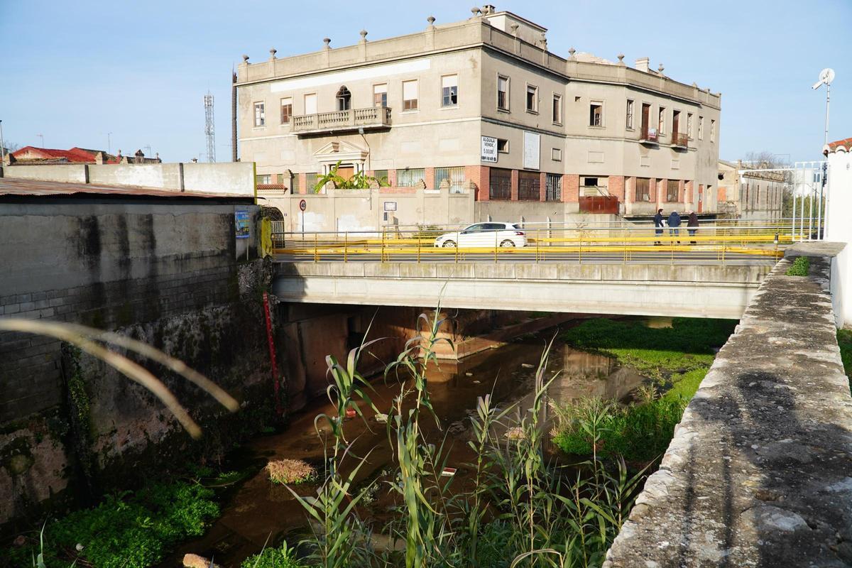 El Pont de Xàtiva se derruirá para ampliar el barranco.