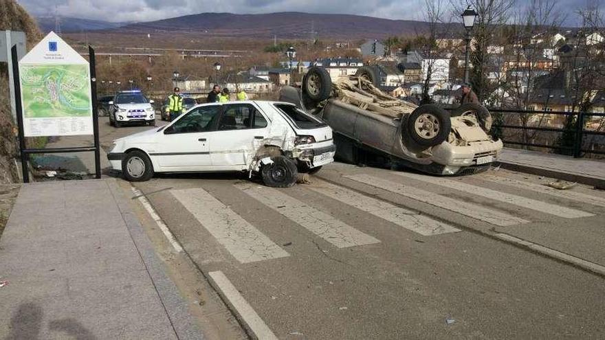 Colisión entre dos vehículos en Puebla de Sanabria