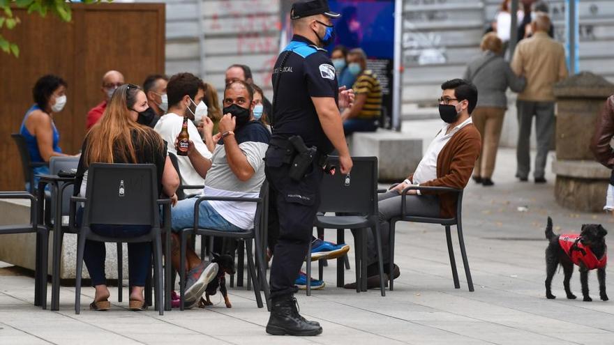 La Xunta rebaja las restricciones en Arteixo y las mantiene en varios barrios de A Coruña