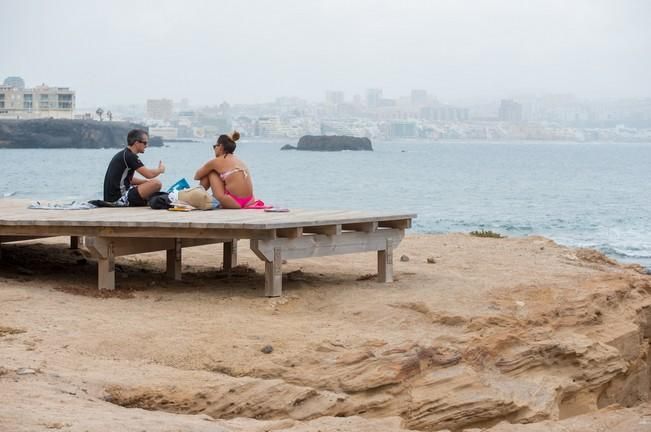 Dia de lunes festivo en la Playa del Confital