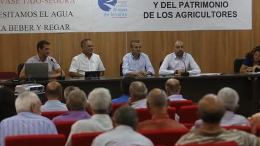 Un momento de la asamblea celebrada ayer.