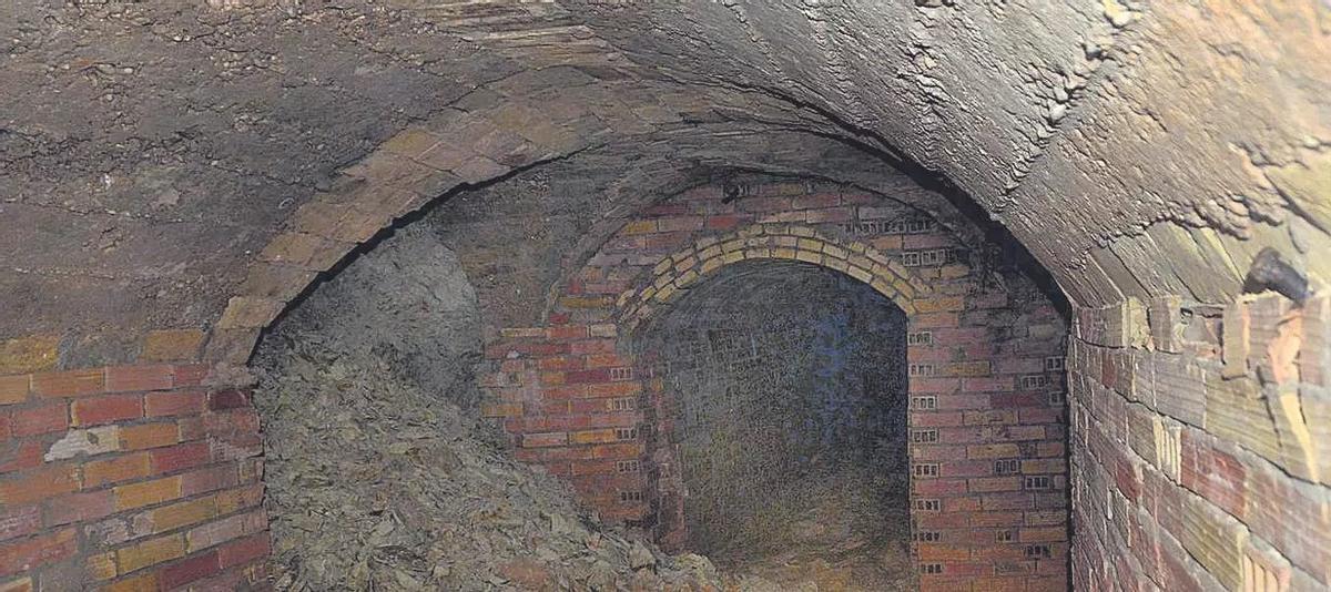 Una de las galerías del almacén de torpedos de la Caleta del Port