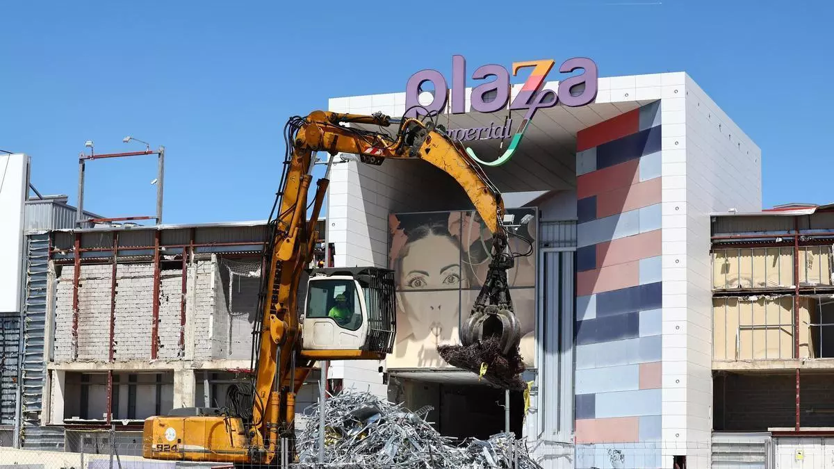 Plaza Imperial desaparece poco a poco: así avanza la demolición que dará paso a Plaza Park Zaragoza