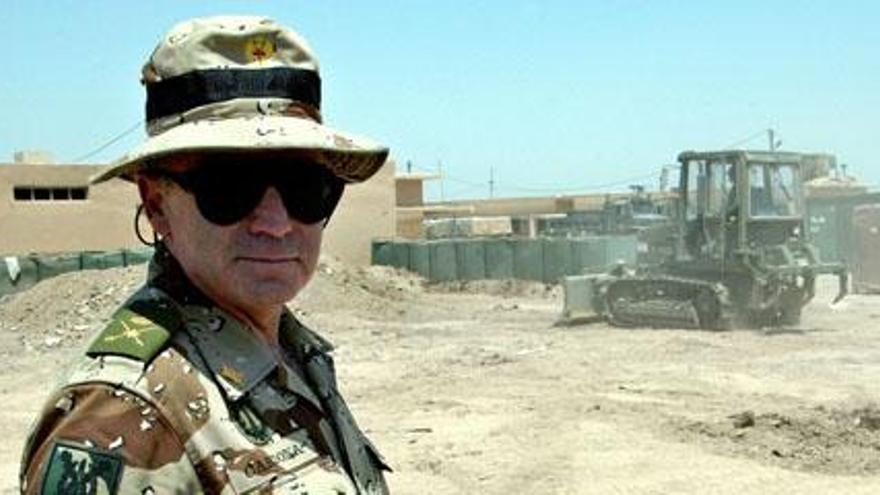 Alfredo Cardona en Diwaniya, durante la misión que le mantuvo en Irak durante cinco meses al frente de la Brigada Plus Ultra.