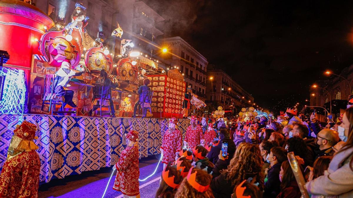 Los Reyes Magos y su séquito regresan este año a las calles de Barcelona