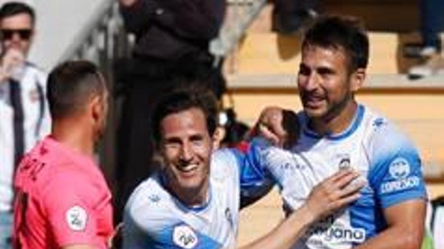 Navarro y Barreda celebran un gol.