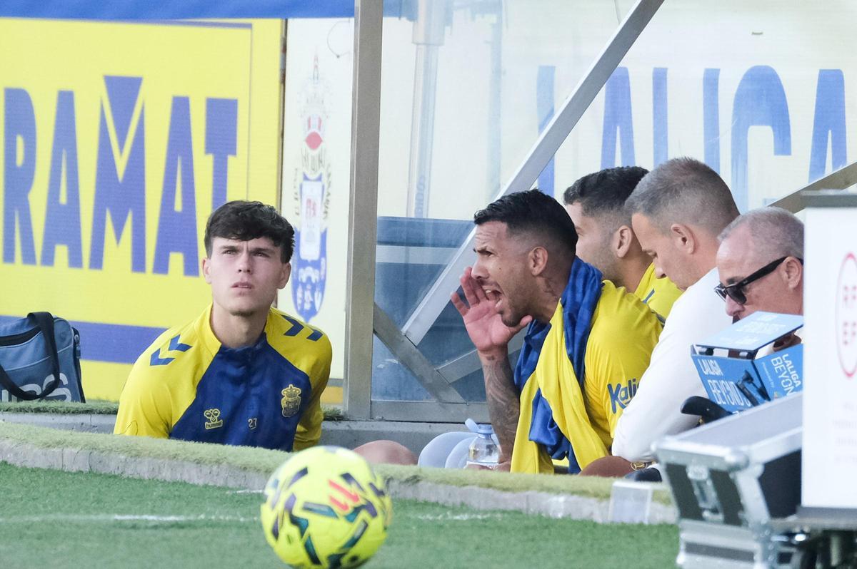 Viera grita a sus compañeros desde el banquillo del Gran Canaria