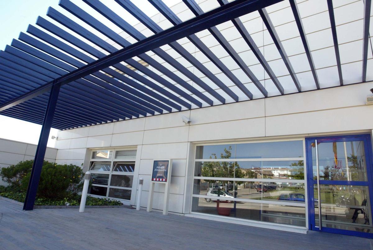 L'entrada de la comissaria dels Mossos de Blanes, en una foto d'arxiu.