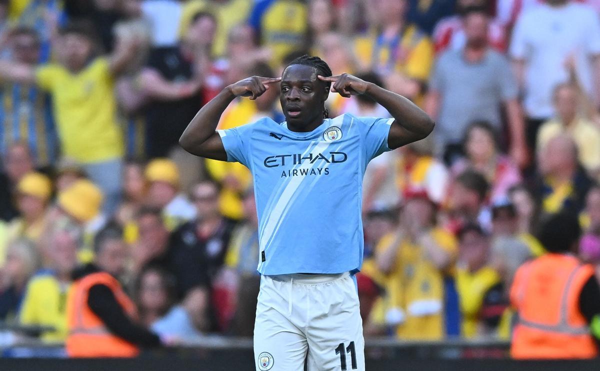 Jérémy Doku pide claridad de ideas a sus compañeros después de igualar el gol del Southampton.